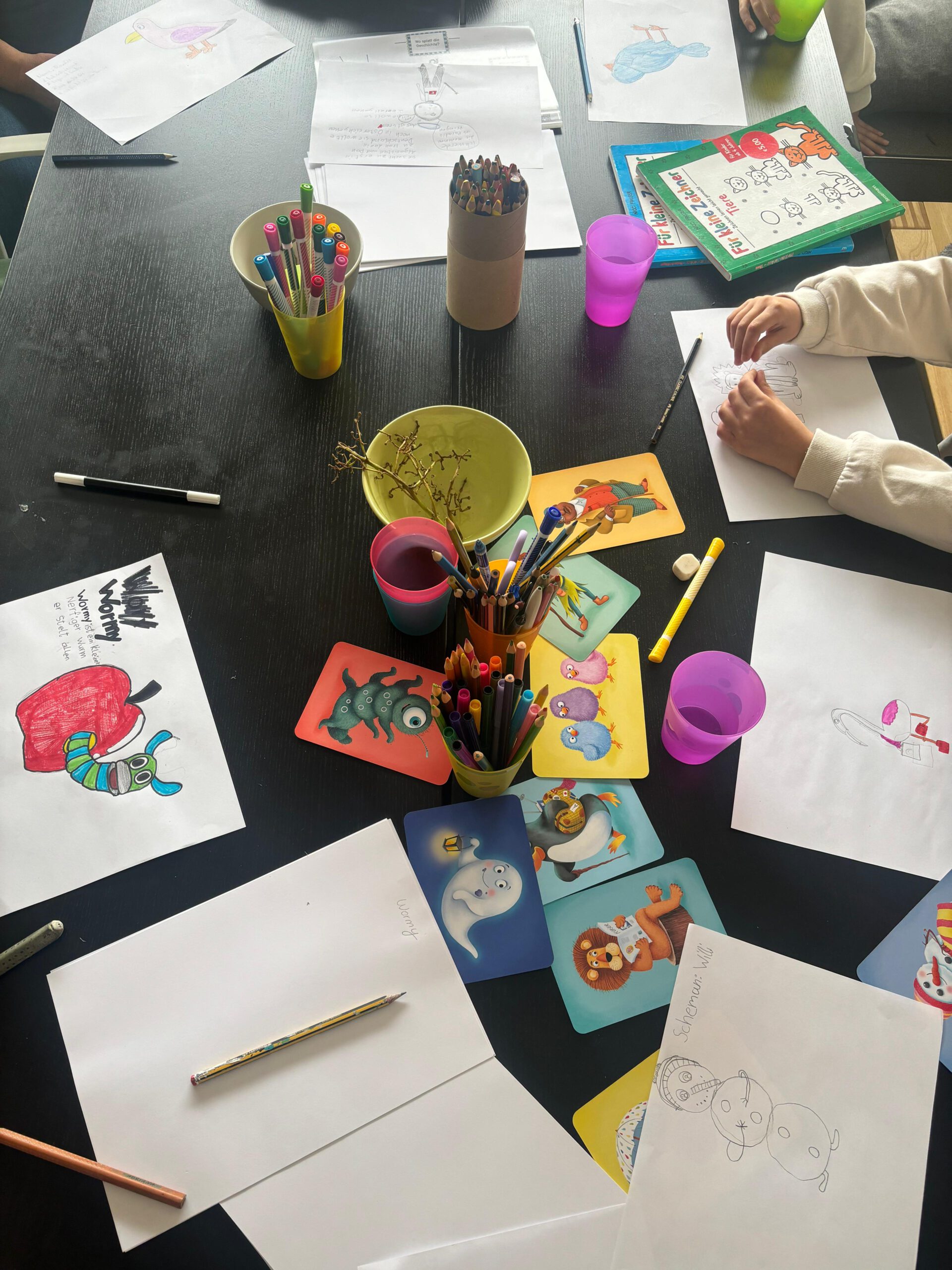 Kinder gestalten und lernen gemeinsam bei Wissen am Stern